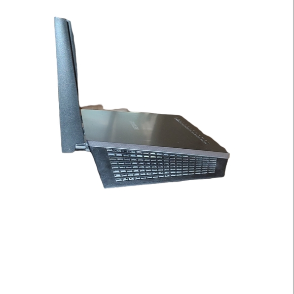 NETGEAR Nighthawk AC2300 Smart WIFI Router Model R7000P - Picture 4 of 16